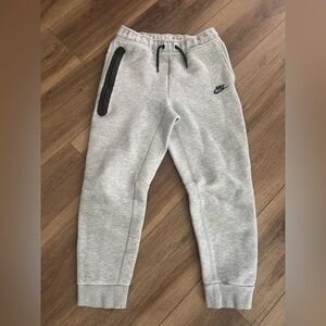 Nike Tech joggers youth large